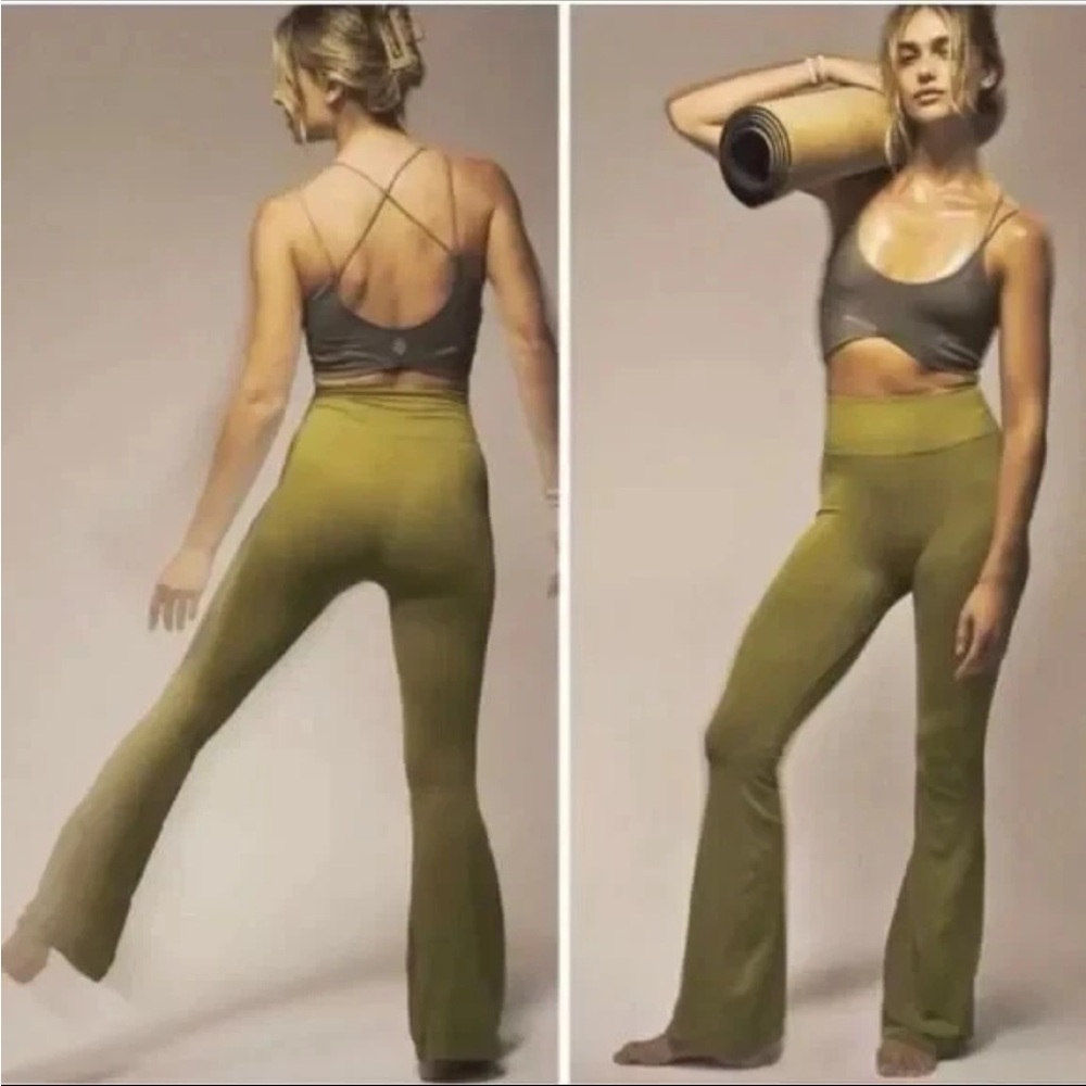 •Sold•  FP Movement *Rare* Good Karma Flare Leggings In Olive Green - Picture 2 of 10